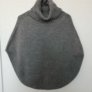 Knit turtleneck Poncho. Grey. Size Small. Brand: Sans Souci